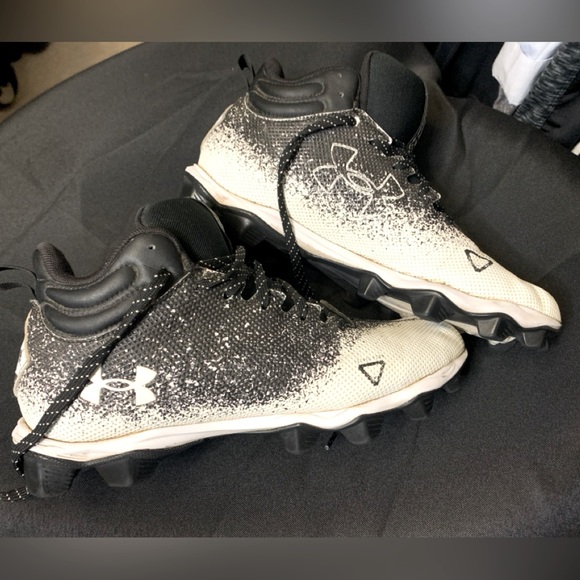 Under Armour Spotlight 2.0 Men’s football cleats in size 8. - Picture 1 of 8